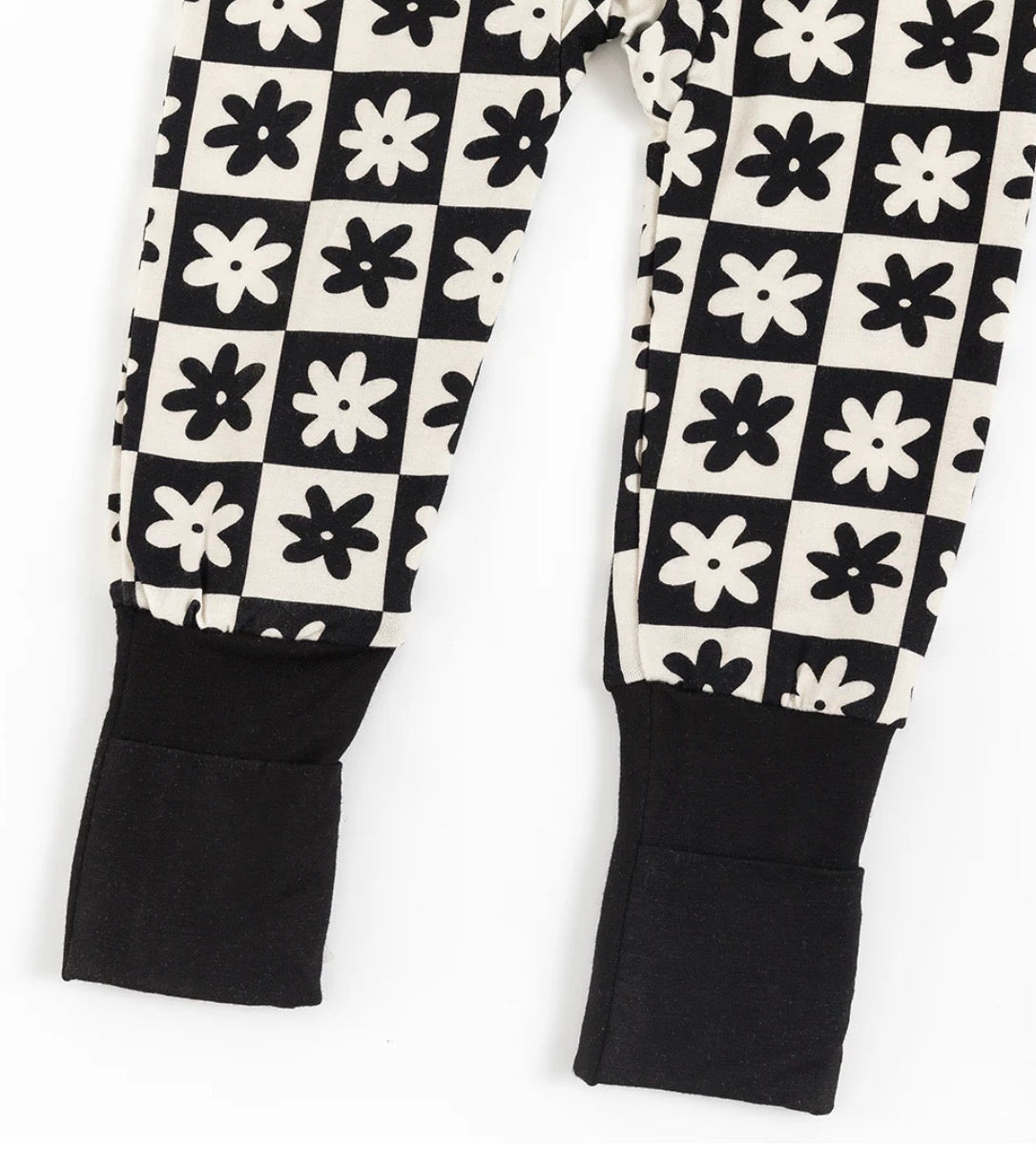 Black and White Checkered Daisy Bamboo Sleeper