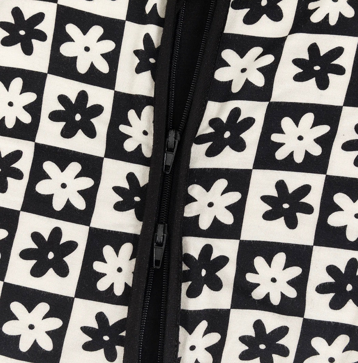 Black and White Checkered Daisy Bamboo Sleeper